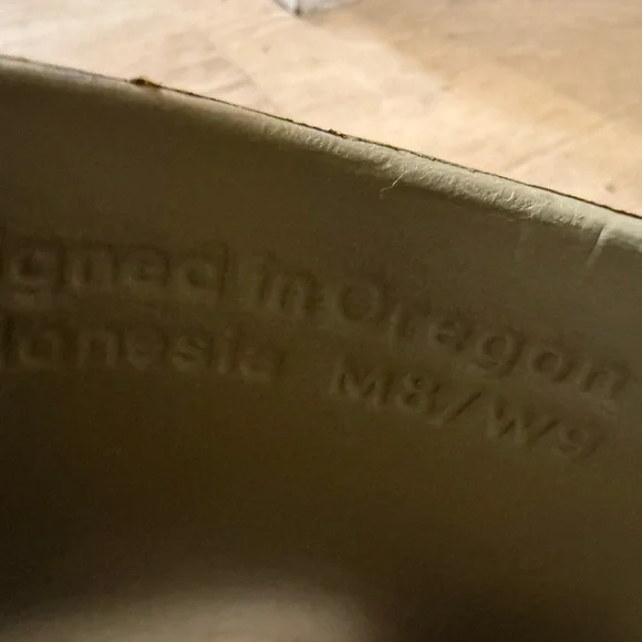 Nike Tan Slippers - Picture 5 of 5